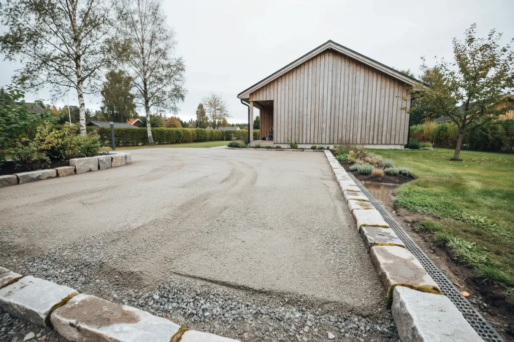 s bygger du en h llbar uppfart med r tt b rlager avvattning och kantavslut